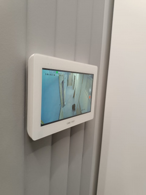 XTS 7IP WH WIFI Абонентское IP-устройство hands-free с сенсорным 7’’ дисплеем, Wi-Fi модулем, локальным и POE питанием, цвет белый лёд 840CH-0060