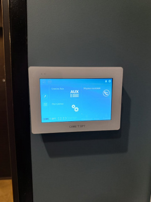 XTS 5IP WH Абонентское IP-устройство hands-free с сенсорным 5’’ дисплеем, локальным и POE питанием, цвет белый лёд 840CH-0090