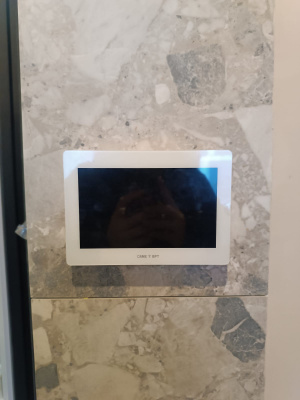 XTS 7IP WH WIFI Абонентское IP-устройство hands-free с сенсорным 7’’ дисплеем, Wi-Fi модулем, локальным и POE питанием, цвет белый лёд 840CH-0060