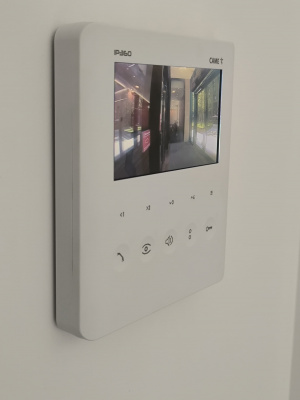 PLX V IP - Абонентское видеоустройство hands-free с сенсорными клавишами для системы IP360, 5" ЖК-дисплеем, цвет белый, матовый 840CH-0190