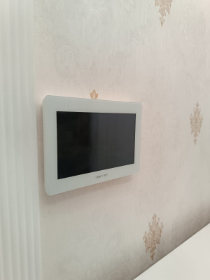 XTS 7IP WH WIFI Абонентское IP-устройство hands-free с сенсорным 7’’ дисплеем, Wi-Fi модулем, локальным и POE питанием, цвет белый лёд 840CH-0060