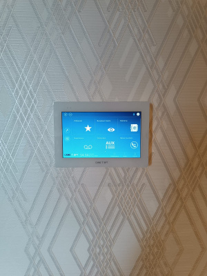 XTS 7IP WH WIFI Абонентское IP-устройство hands-free с сенсорным 7’’ дисплеем, Wi-Fi модулем, локальным и POE питанием, цвет белый лёд 840CH-0060