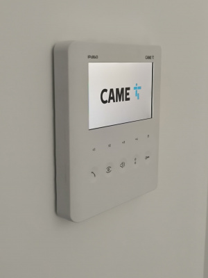 PLX V IP - Абонентское видеоустройство hands-free с сенсорными клавишами для системы IP360, 5" ЖК-дисплеем, цвет белый, матовый 840CH-0190